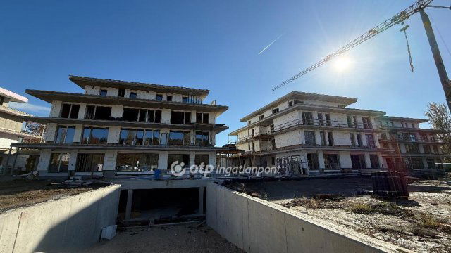 Eladó téglalakás, Balatonalmádiban 381 M Ft, 3 szobás