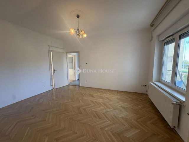 Eladó téglalakás, Pécsett 67.9 M Ft, 3 szobás