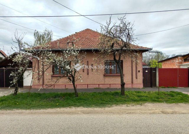 Eladó családi ház, Békéscsabán 24.99 M Ft, 3 szobás