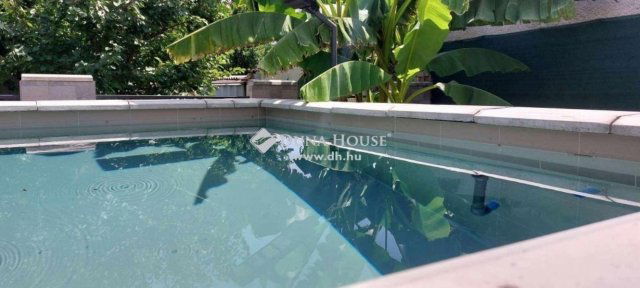 Eladó családi ház, Siklóson 119 M Ft, 8 szobás