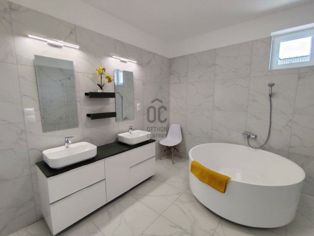 Eladó családi ház, Ballószögön 125.3 M Ft, 4 szobás