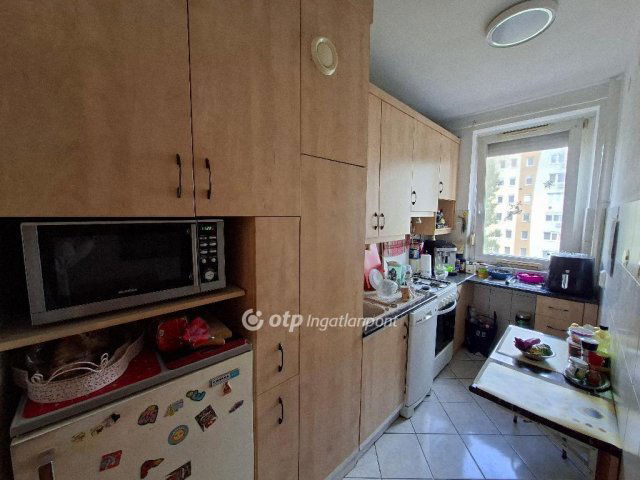 Eladó panellakás, Budapesten, III. kerületben 79.99 M Ft