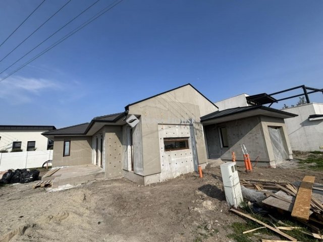 Eladó családi ház, Kecskeméten 179.9 M Ft, 4 szobás