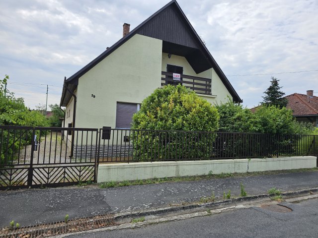 Eladó családi ház, Balatonbogláron 104.9 M Ft, 7 szobás