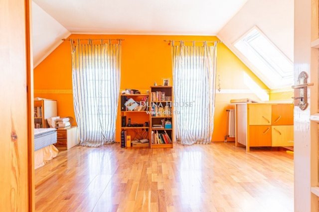 Eladó családi ház, Budapesten, XVI. kerületben 360 M Ft