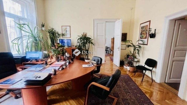 Eladó téglalakás, Budapesten, VI. kerületben 93 M Ft, 2 szobás