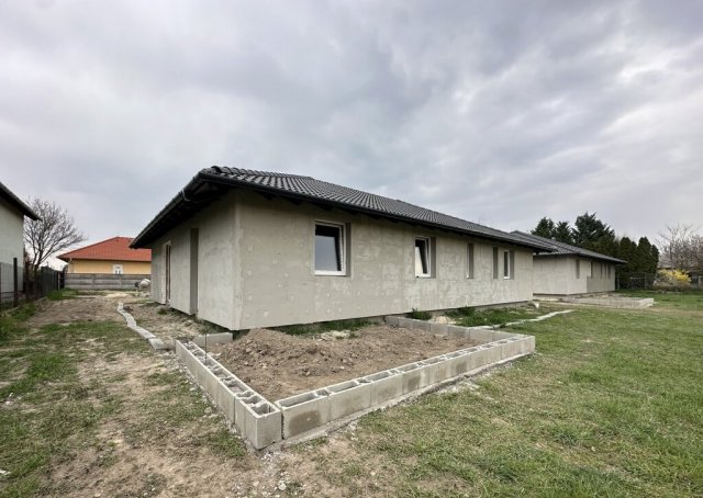 Eladó családi ház, Szigetszentmiklóson 129 M Ft, 5 szobás