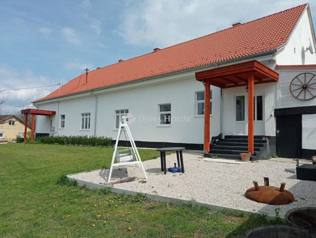Eladó családi ház, Söjtörön 110 M Ft, 8+1 szobás