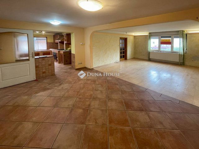 Eladó családi ház, Győrött 64.9 M Ft, 3 szobás