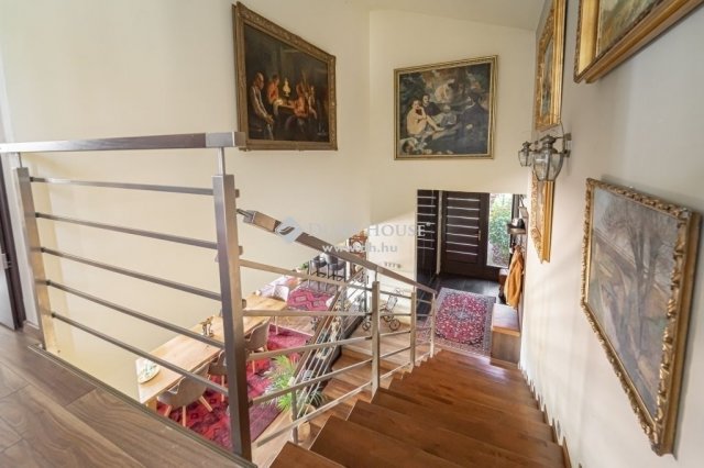 Eladó családi ház, Szentendrén 529.9 M Ft, 6 szobás