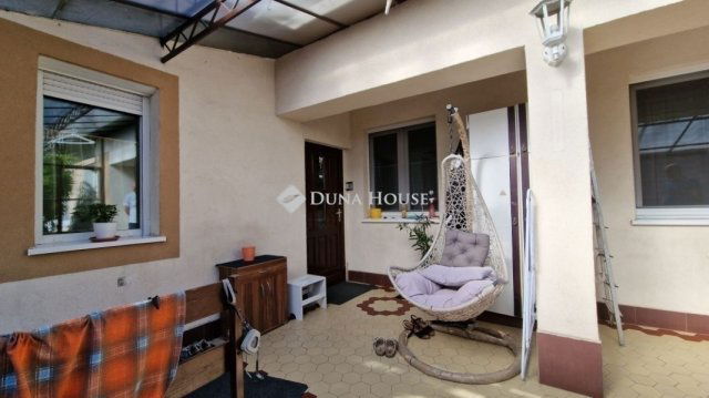 Eladó családi ház, Budapesten, XVI. kerületben 65 M Ft, 4 szobás