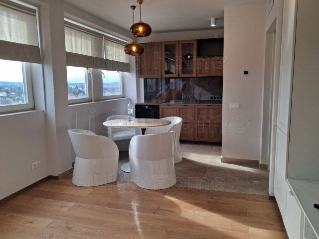 Eladó panellakás, Veszprémben 65.9 M Ft, 3 szobás