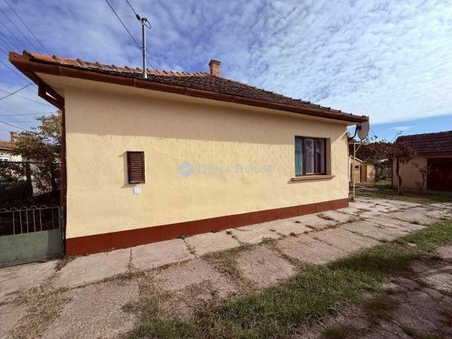 Eladó családi ház, Lajosmizsén 27 M Ft, 3 szobás