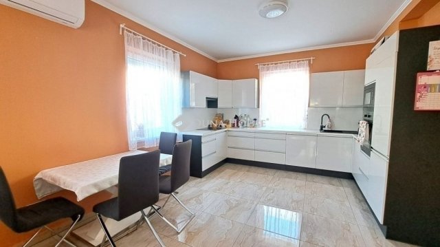 Eladó ikerház, Gyömrőn 119.9 M Ft, 5 szobás