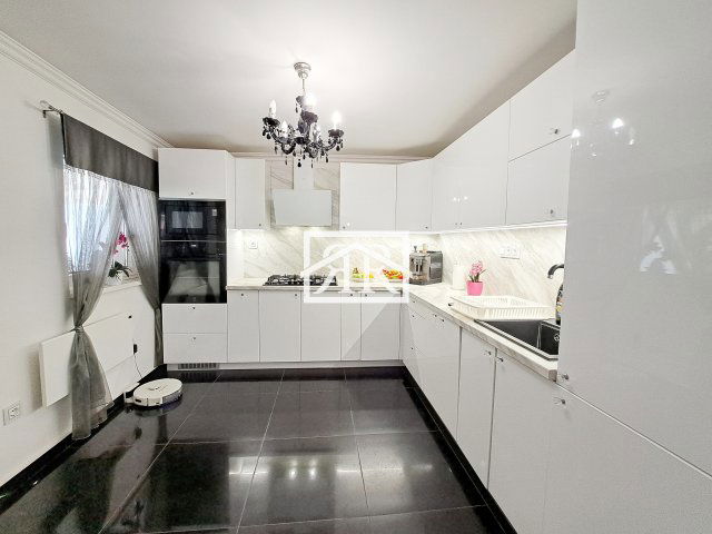 Eladó családi ház, Szegeden, Tisza Lajos körúton 269 M Ft