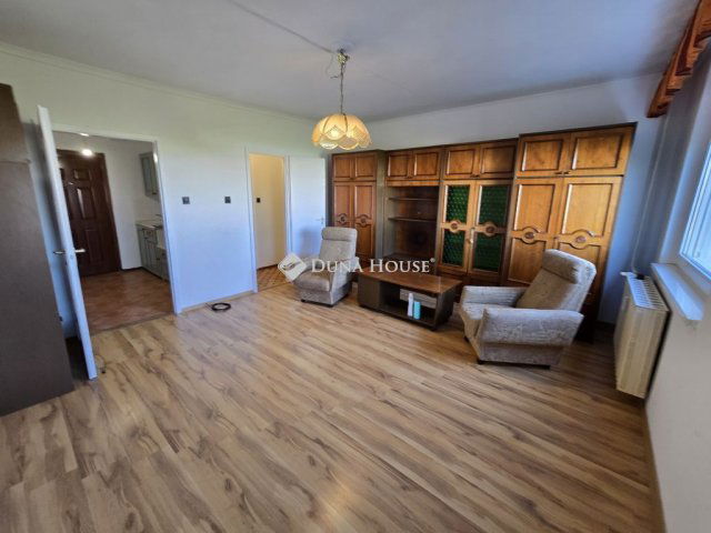Eladó panellakás, Veszprémben 32.9 M Ft, 1 szobás