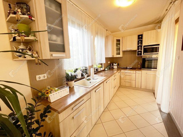 Eladó ikerház, Debrecenben 145 M Ft, 4 szobás