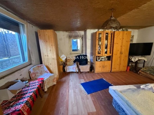 Eladó családi ház, Bicskén, Bihari utcában 17.9 M Ft, 2 szobás