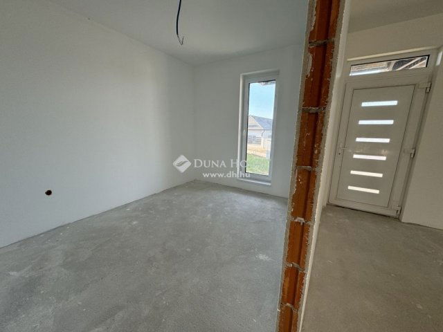Eladó ikerház, Nagytarcsán 105 M Ft, 4 szobás