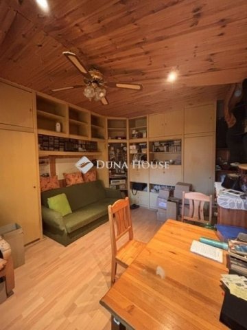 Eladó panellakás, Pécsett 32.9 M Ft, 2 szobás