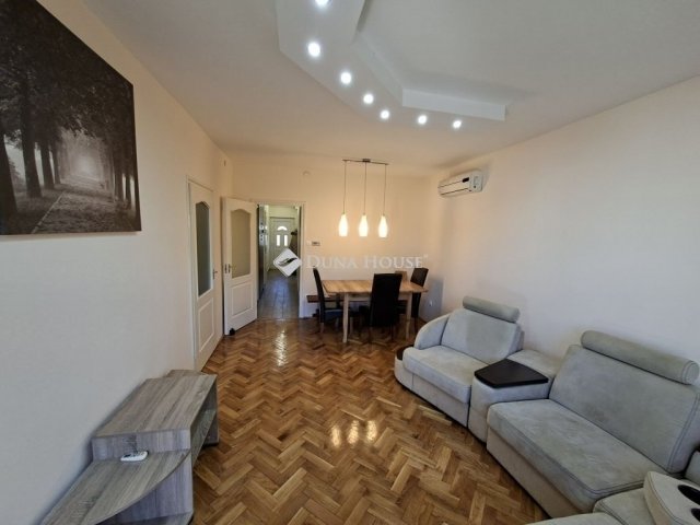 Eladó téglalakás, Szegeden 64 M Ft, 3 szobás