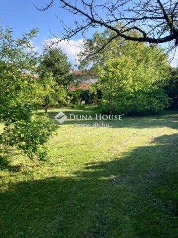 Eladó családi ház, Vácon 230 M Ft, 6 szobás