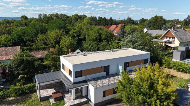 Eladó ikerház, Balatonszárszón 140 M Ft, 5 szobás