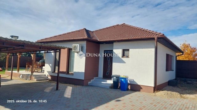 Eladó családi ház, Kecskeméten 95.5 M Ft, 4 szobás