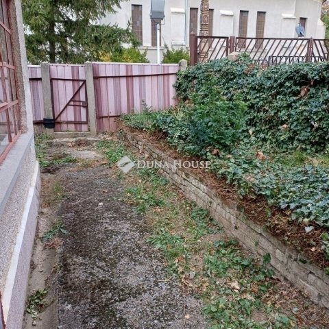 Eladó családi ház, Pécsett 39 M Ft, 3 szobás