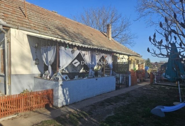 Eladó családi ház, Tápiószentmártonon 33.5 M Ft, 3 szobás