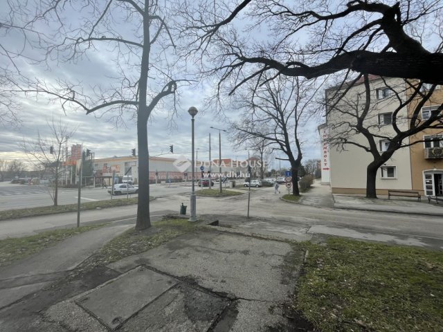 Eladó téglalakás, Tatabányán 28 M Ft, 2 szobás