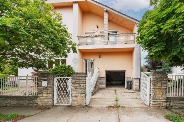 Eladó családi ház, Vecsésen 139.99 M Ft, 5 szobás