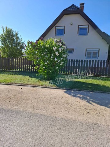 Eladó családi ház, Ságváron 79.42 M Ft, 6 szobás