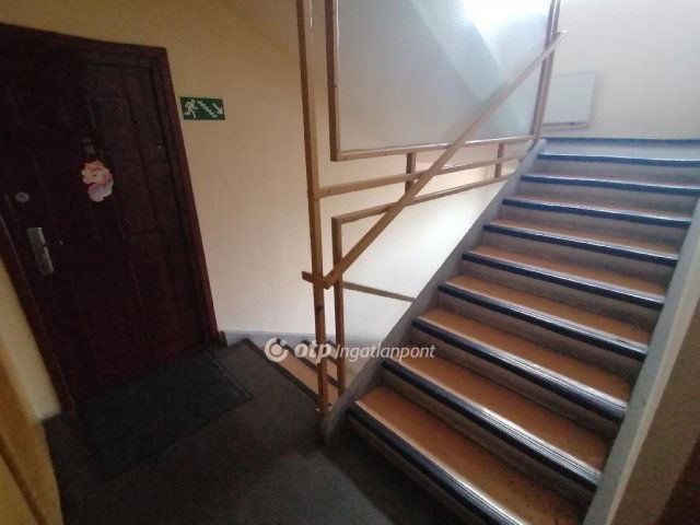 Eladó panellakás, Debrecenben 71.9 M Ft, 3 szobás