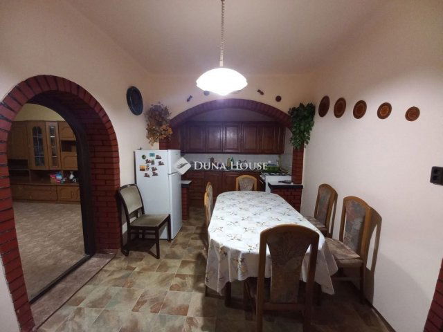 Eladó családi ház, Székesfehérvárott 79.5 M Ft, 4 szobás