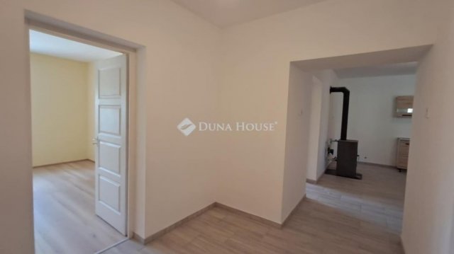 Eladó családi ház, Bakonyán 38.5 M Ft, 2 szobás