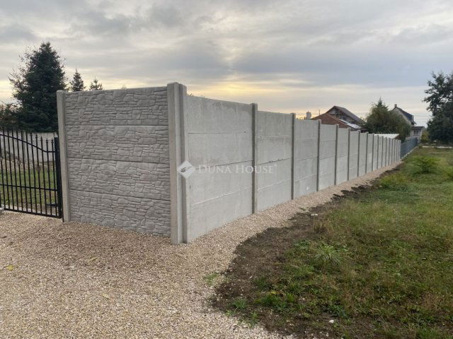 Eladó telek, Ercsiben 26 M Ft / költözzbe.hu