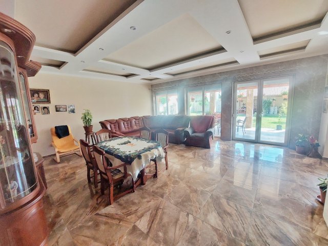 Eladó családi ház, Dunakeszin 250 M Ft, 4 szobás