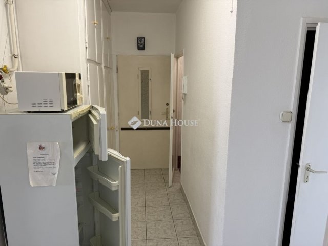 Eladó panellakás, Pécsett 46.9 M Ft, 2 szobás