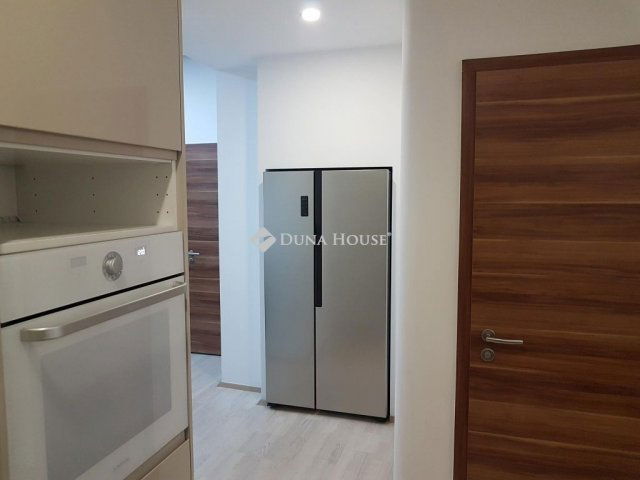 Eladó téglalakás, Budapesten, VIII. kerületben 75 M Ft, 3 szobás