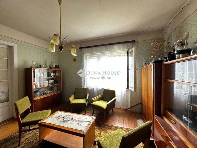 Eladó családi ház, Cecén 23.99 M Ft, 4 szobás