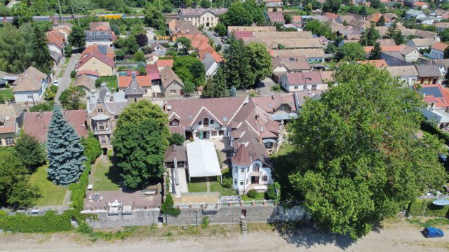 Eladó üzlethelyiség, Verőcén 415 M Ft, 13 szobás