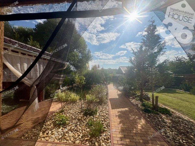 Eladó családi ház, Cserkeszőlőn 83.4 M Ft, 7 szobás