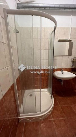 Eladó téglalakás, Szombathelyen 60 M Ft, 4 szobás