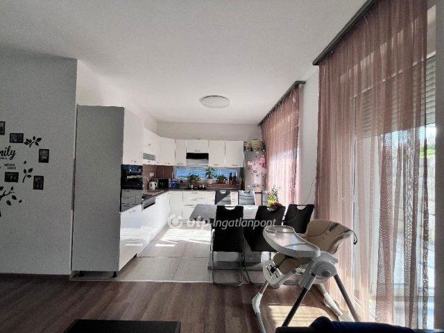 Eladó téglalakás, Teskándon 71.8 M Ft, 1+4 szobás