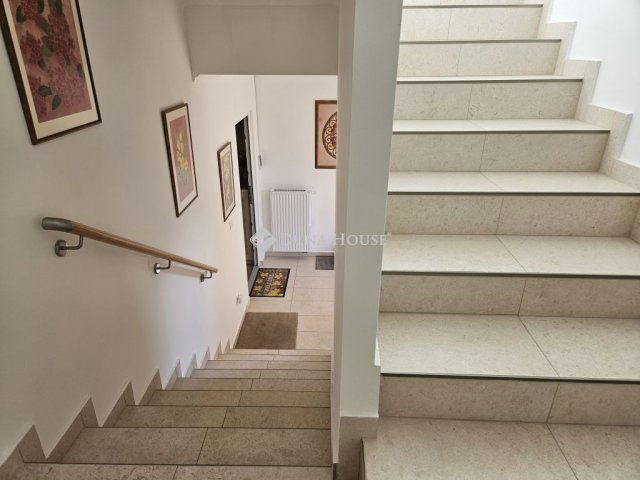 Eladó családi ház, Pécsett 199 M Ft, 5 szobás