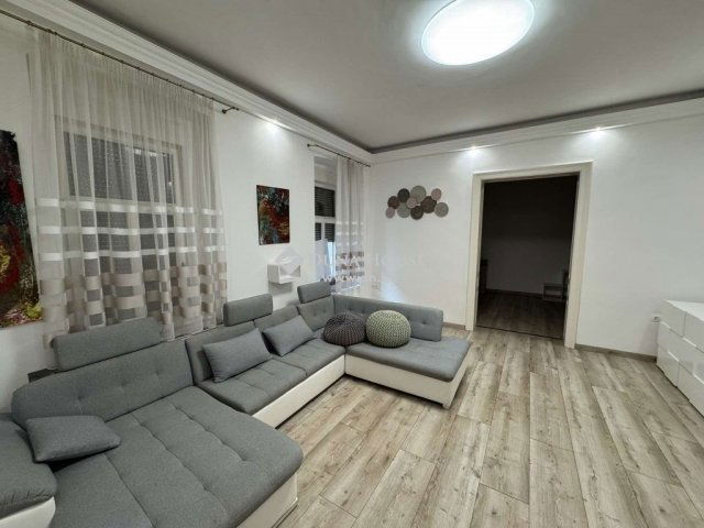 Eladó téglalakás, Pécsett 120 M Ft, 4 szobás