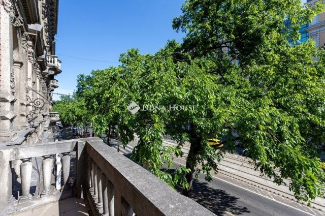 Eladó téglalakás, Budapesten, VII. kerületben 80.85 M Ft