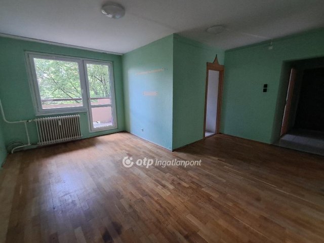 Eladó panellakás, Veszprémben 65 M Ft, 1+3 szobás