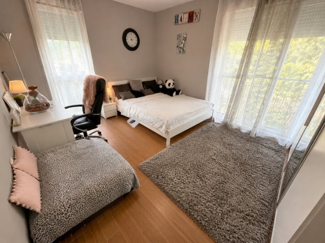 Eladó családi ház, Pécsett 165 M Ft, 6 szobás